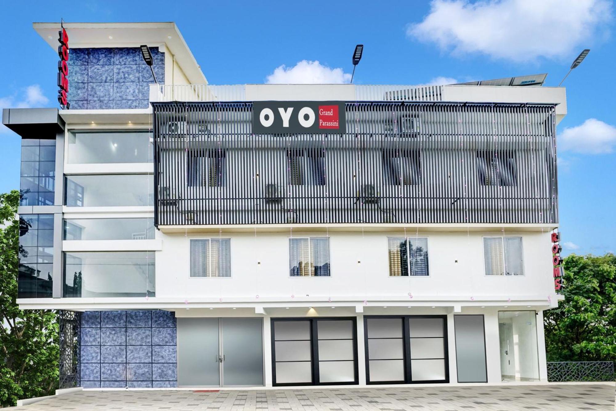 Hotel O Grand Parassini Pāppinisseri Zewnętrze zdjęcie