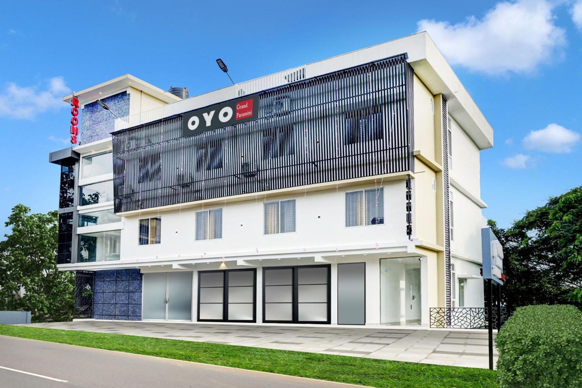 Hotel O Grand Parassini Pāppinisseri Zewnętrze zdjęcie