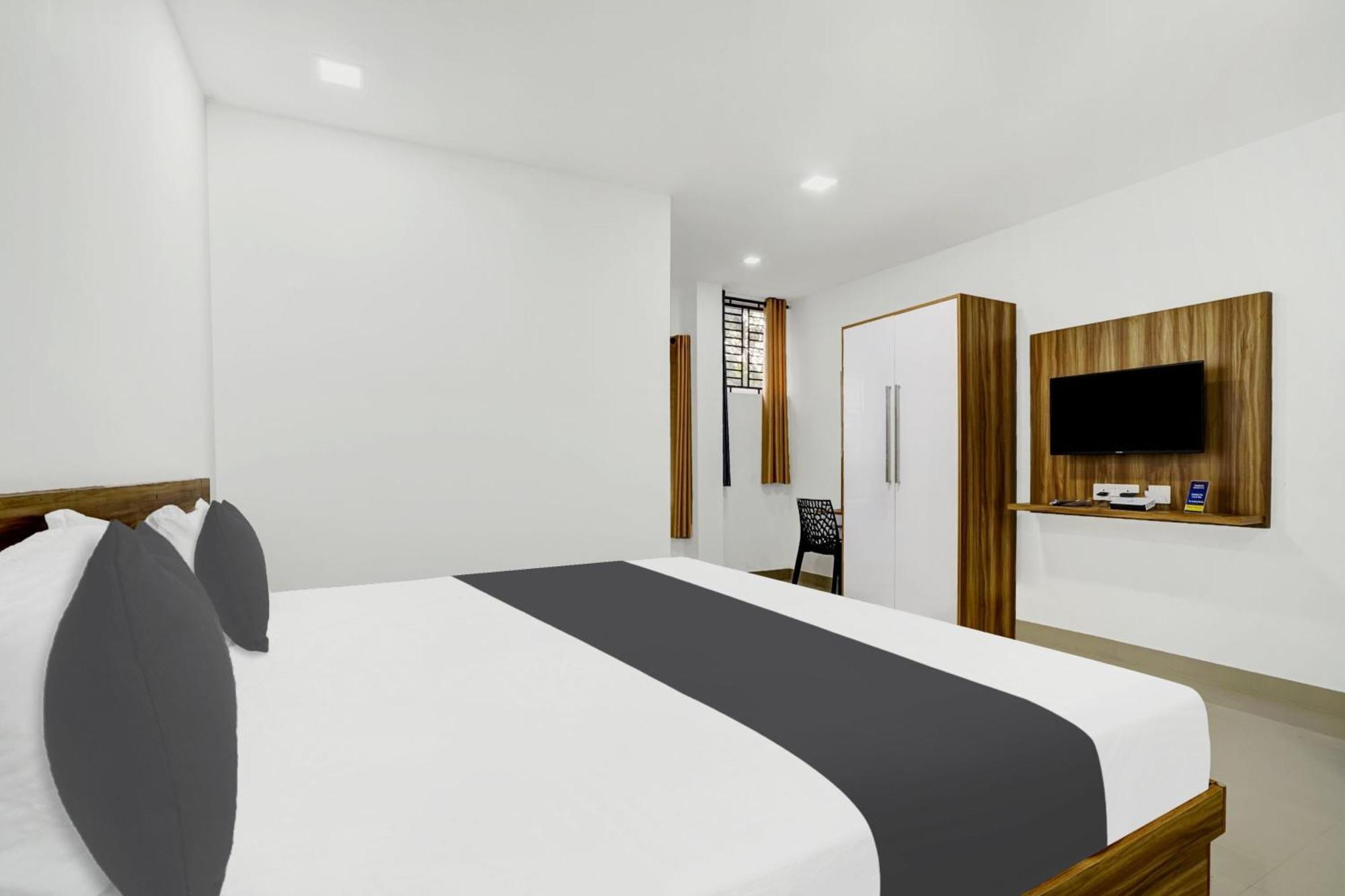 Hotel O Grand Parassini Pāppinisseri Zewnętrze zdjęcie