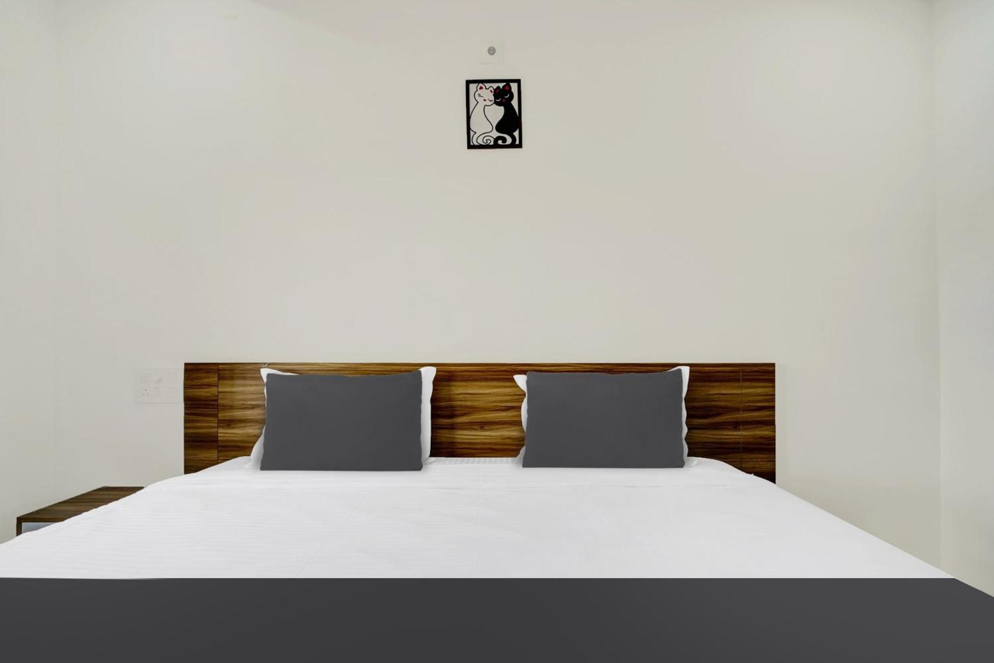 Hotel O Grand Parassini Pāppinisseri Zewnętrze zdjęcie